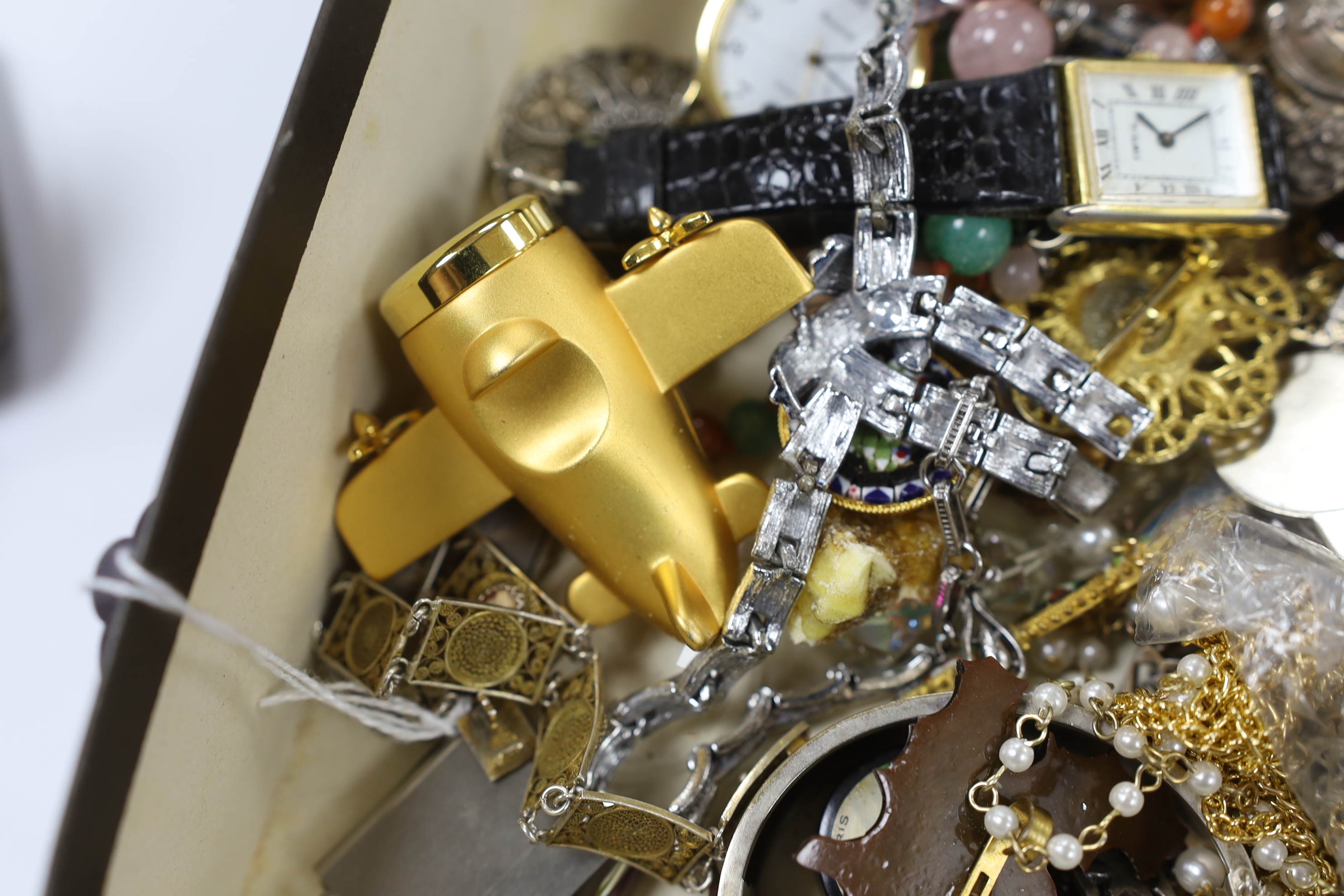 A quantity of assorted costume jewellery, including an Italian 900 standard gilt white metal filigree and cameo shell set bracelet, etc.